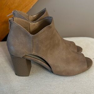 Light brown open toe booties